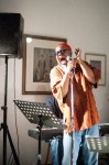Dwight Trible & Paul Zauners Christmas All Stars, Dwight singing, Galerie Unterlechner (3)